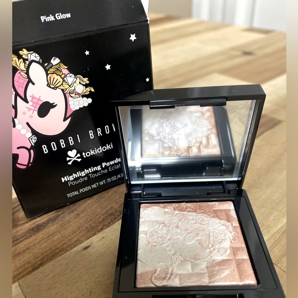Mini ‘Pink Glow’ Bobbi Brown highlighting powder